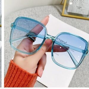 NWT BLUE SUNGLASSES ANTI UV PC SUNGLASSES